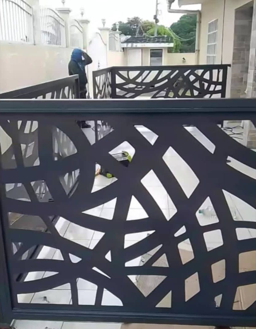Garde-corps de balcon en ferronnerie à motifs